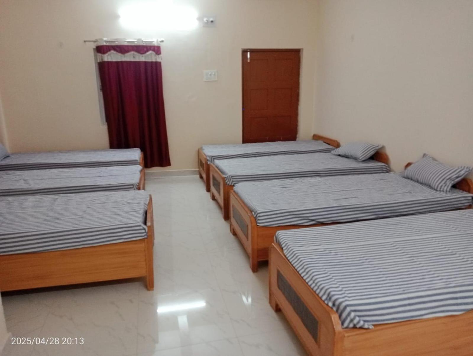 Hotel Vishwa Residency Patna  Room photo